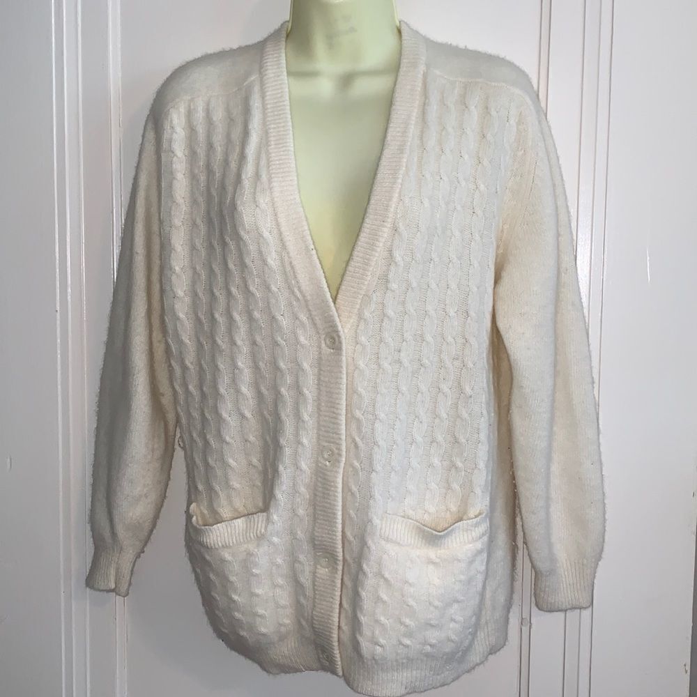 ‎Vtg cream colored wool cardigan sweater